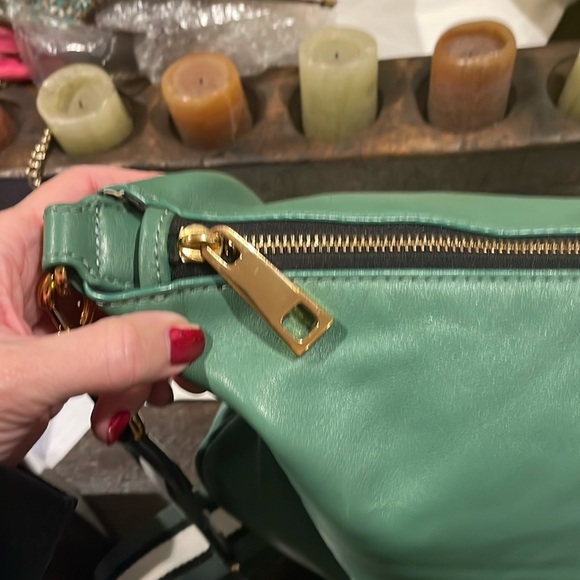 🥳🎉HOST PICK🎉🥳Gorgeous Marc Jacob’s leather bag - Picture 8 of 12